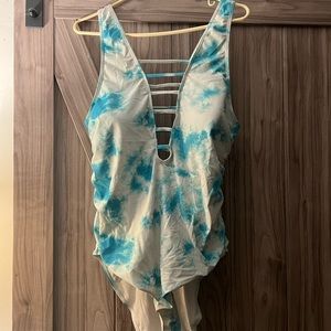 Old navy women’s one piece bathing suit